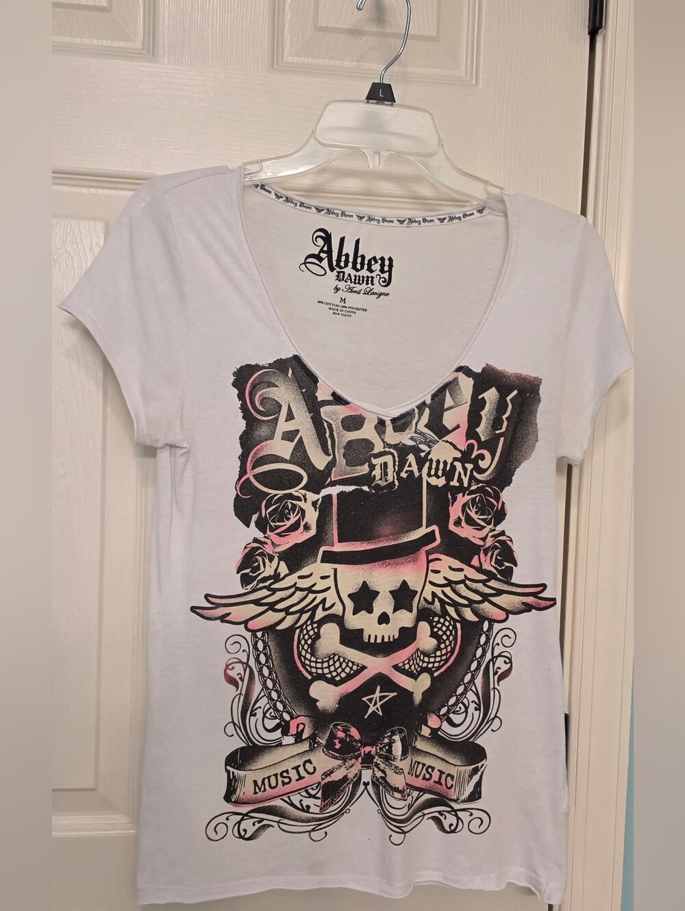 Rare Vintage Y2K Abbey Dawn Avril Lavigne white tee with skull crossbones. M
